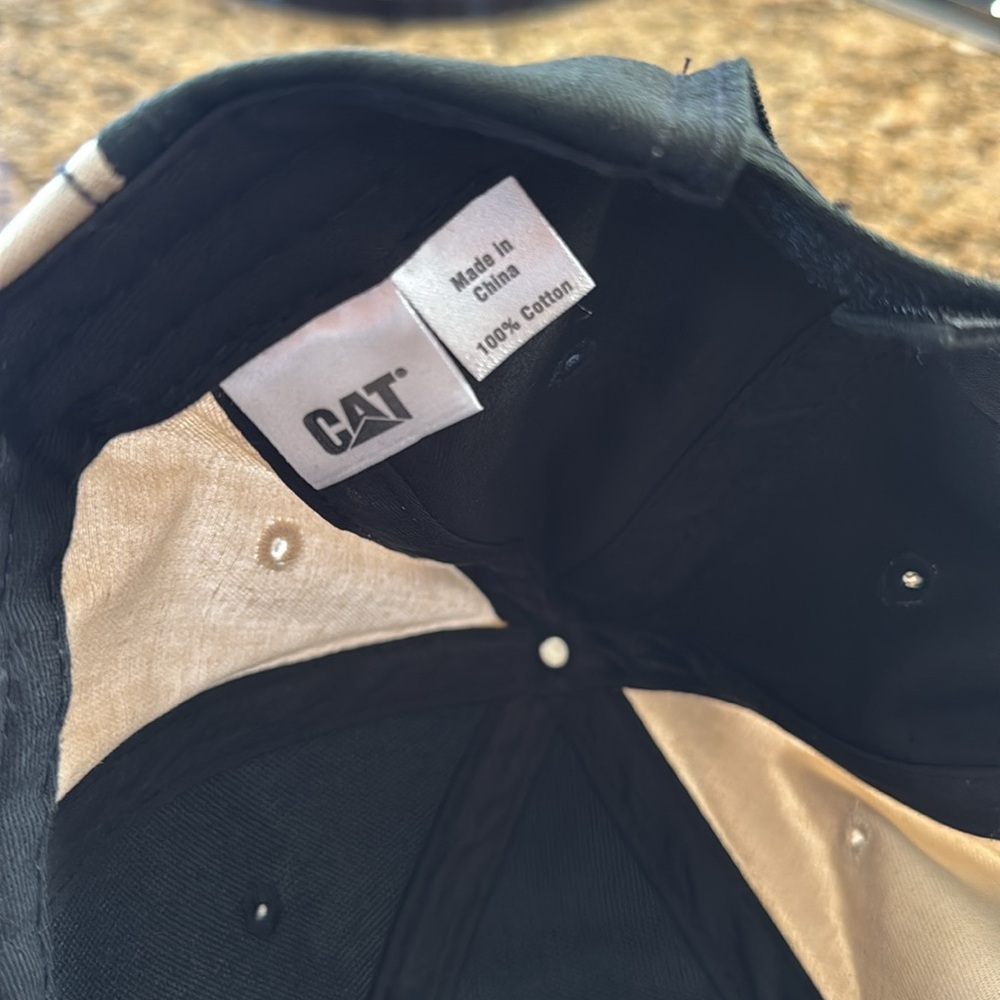 CAT Equipment Embroidered Logo Blk-Tan Adjustable Strap-back Cap - Picture 2 of 7